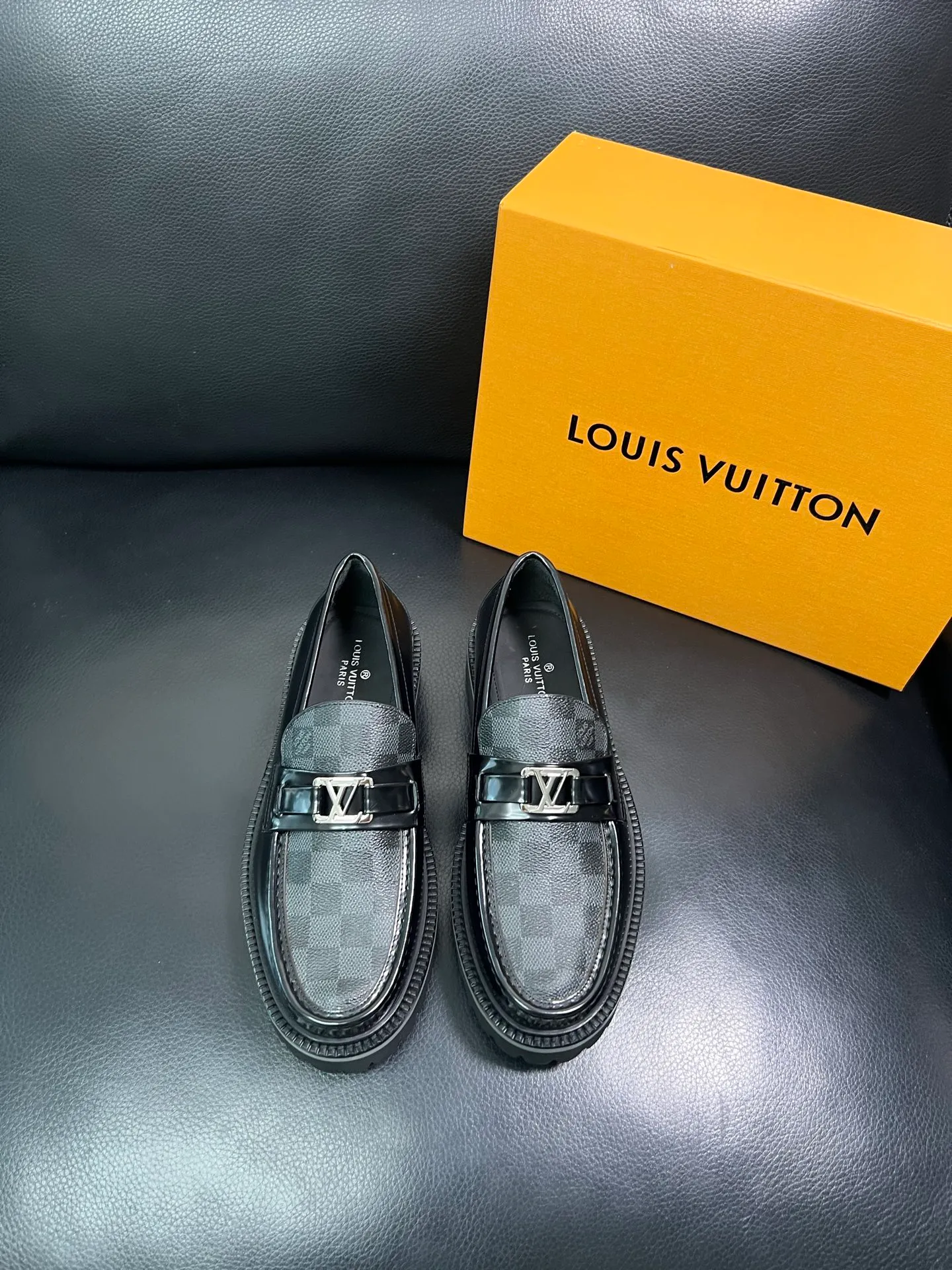 Men's shoes 💰780 Lv top purchasing Louis Vuitton leather shoes counter synchronization, uppers imported from Italy, imported water-dyed cowhide lining, soles: original soles specially provided by the original factory, original factory follow-up goods, high quality, welcome to compare, code number 38-44 (customized 45) 85842